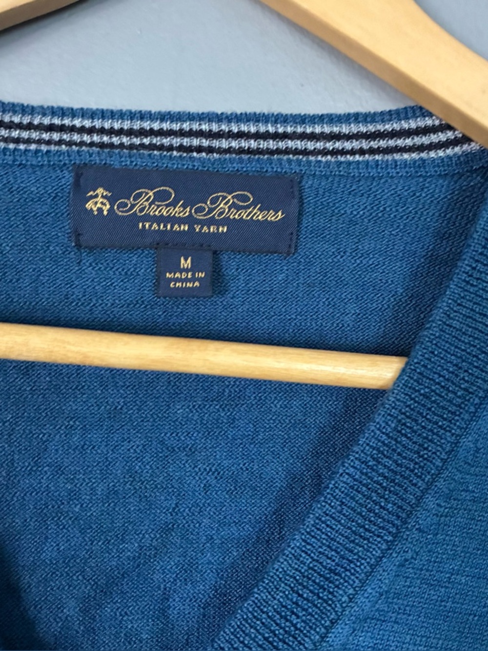Brooks Brothers Ultimate Merino Wool V-Neck Sweater in Teal Size M - Picture 3 of 6